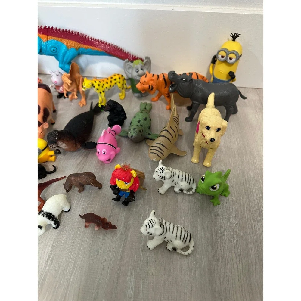 Mixed Lot of 40+ Plastic Toy Animals Figures Minions‎ Dinosaurs Sea Creatures